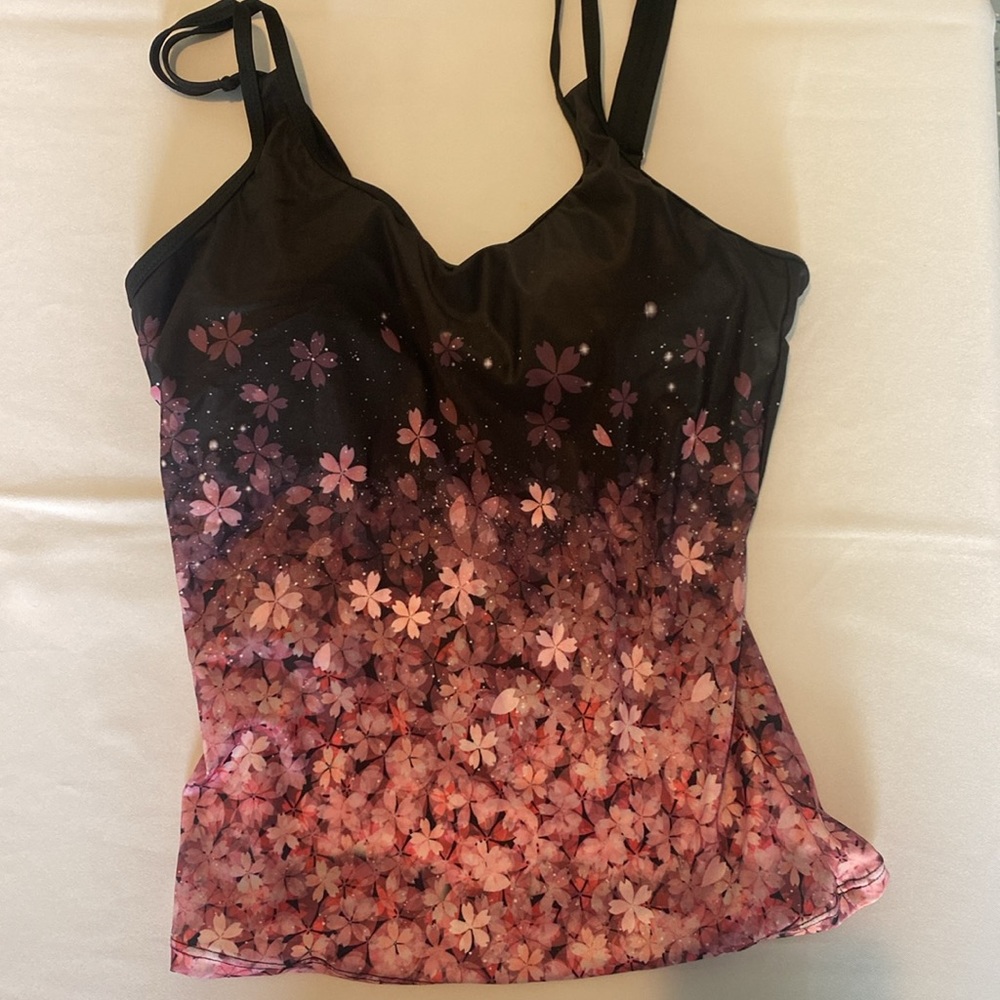Swimsuit - Picture 2 of 8